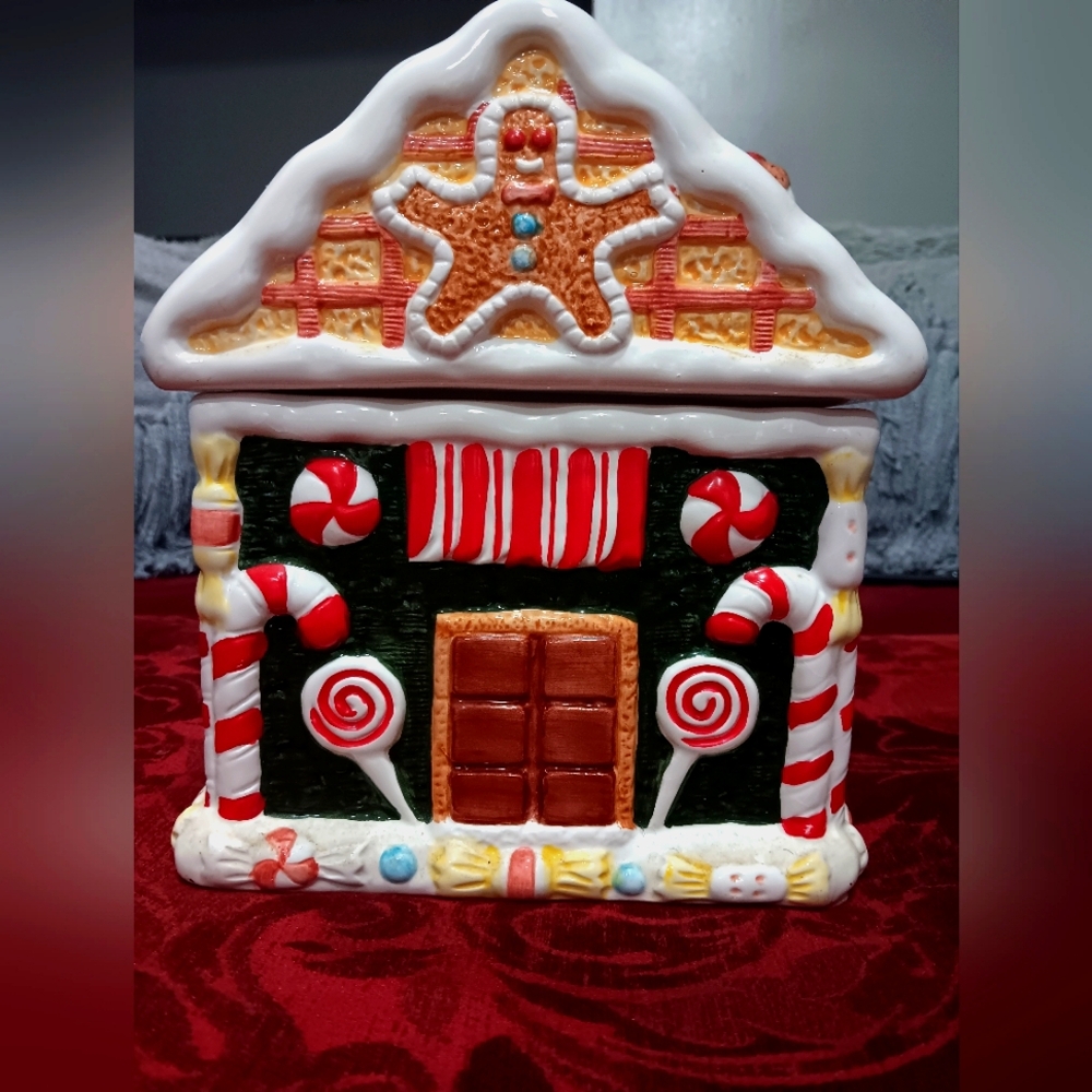 Vintage Bazaar Inc Ceramic Christmas Gingerbread house Cookie Jar